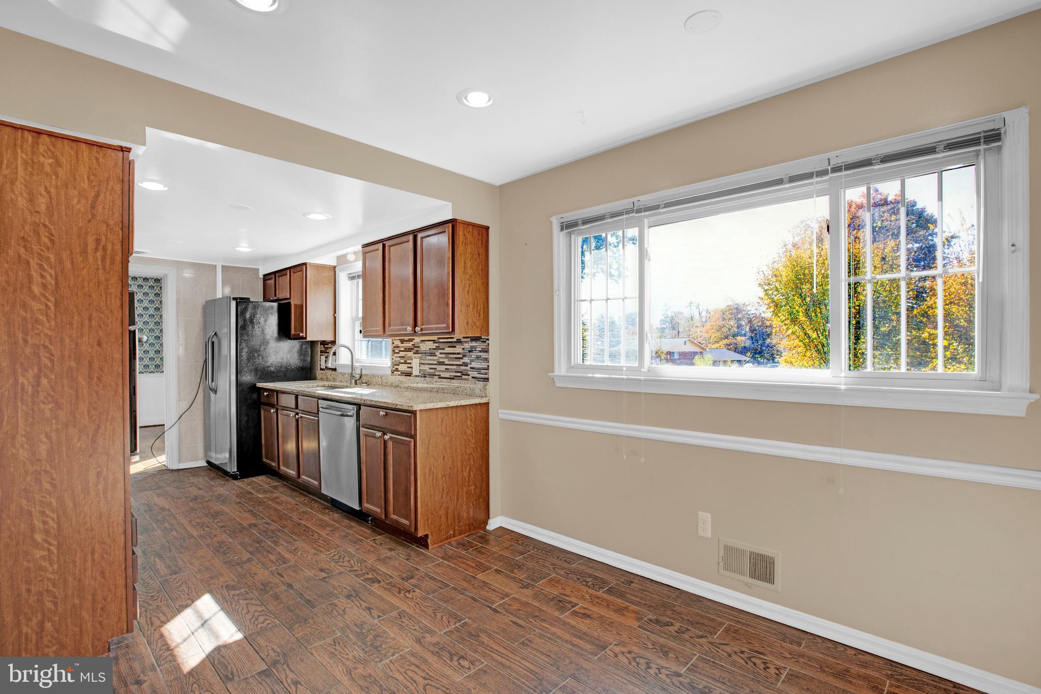 6811 Coolridge Road Temple Hills, MD 20748 - Photo 10 of 56 Eat-in kitchen area w/great view of yard