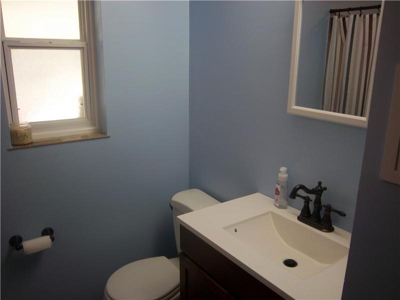 101 Hillendale Road Pittsburgh, PA 15237 - Photo 10 of 22 Full Bath.