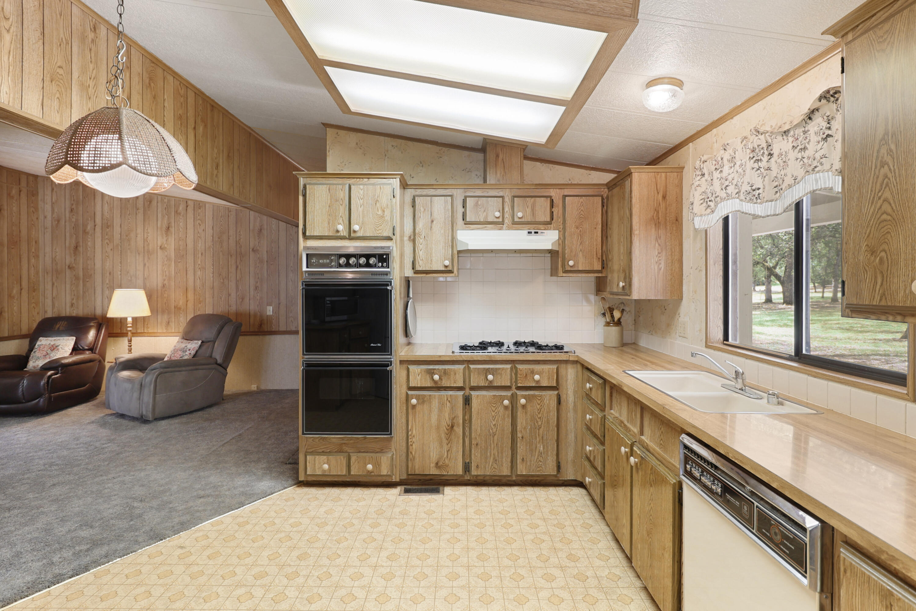 13596 Quarry View Road Redding, CA 96003 - Photo 16 of 57 19-06
