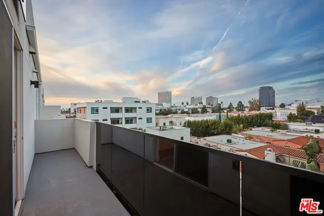 $2,895 | 951 Ogden Drive, Unit 401, Los Angeles, CA 90036