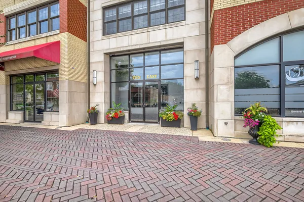 $750,000 | 10 East Burlington Street, Unit 3B, Riverside, IL 60546