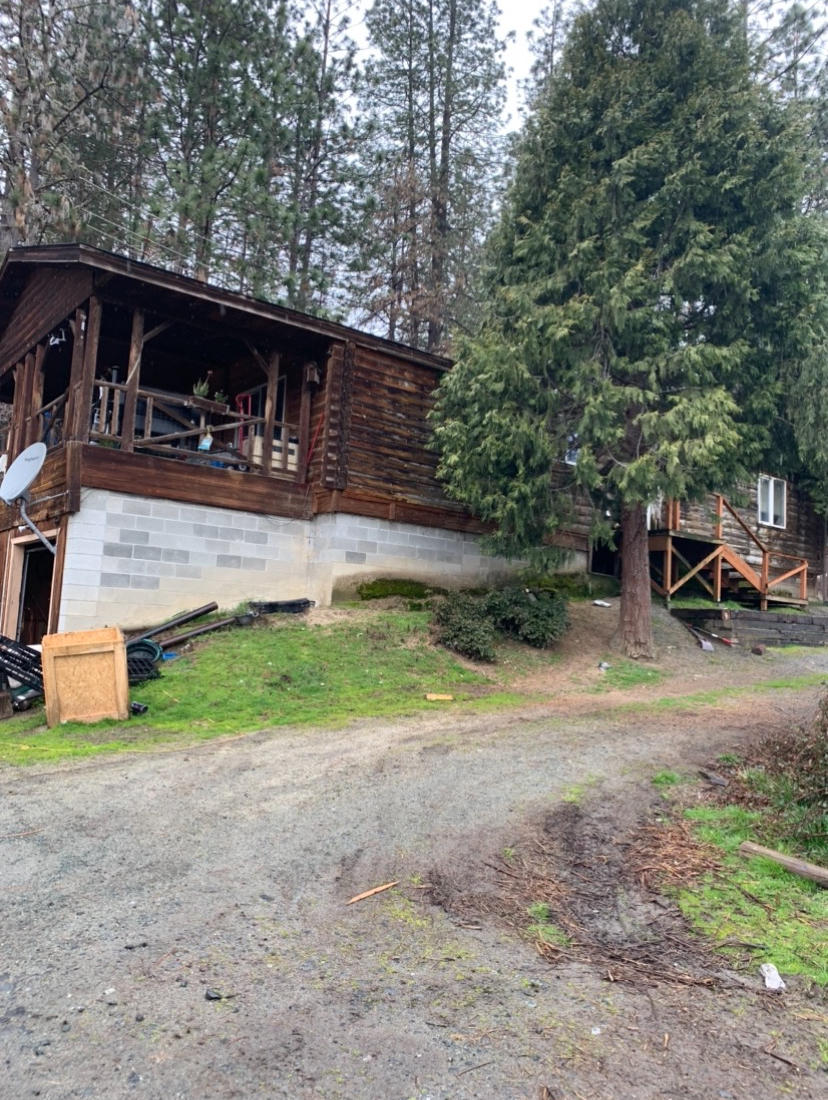 4995 Pleasant Creek Road Rogue River, OR 97537 - Photo 3 of 20 side