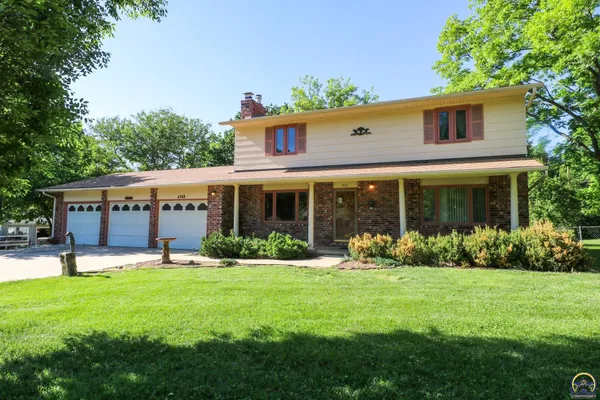 $339,500 | 1410 Drury Lane, Emporia, KS 66801