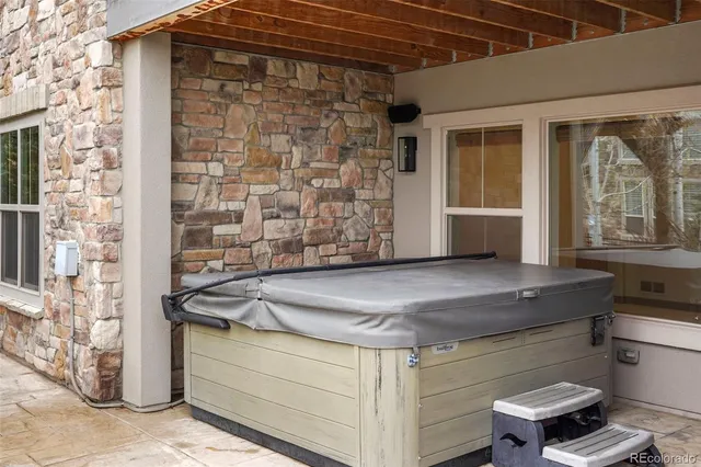 a black and white photo of a living room