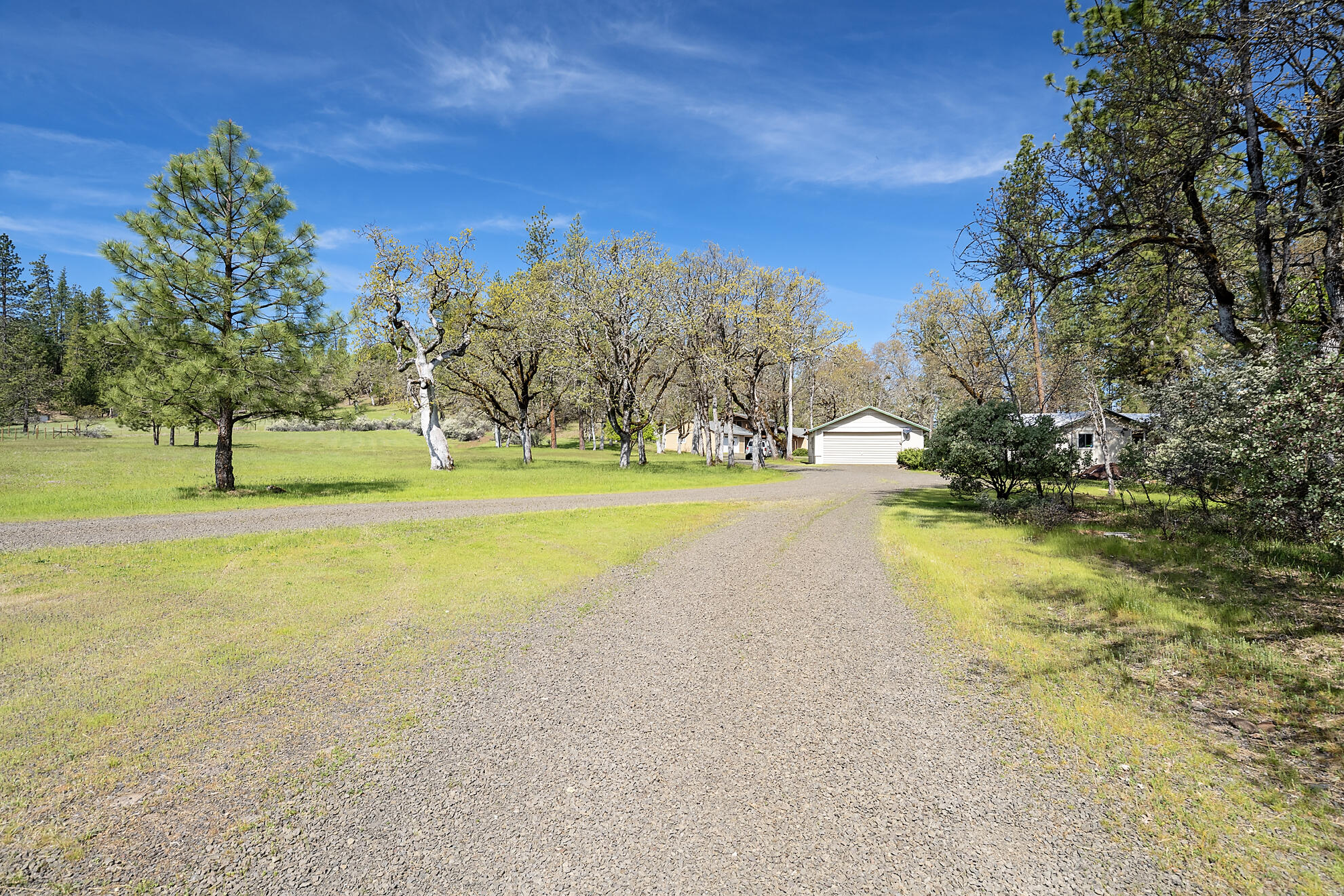 778 Ragsdale Road Trail, OR 97541 - Photo 41 of 48 Driveway