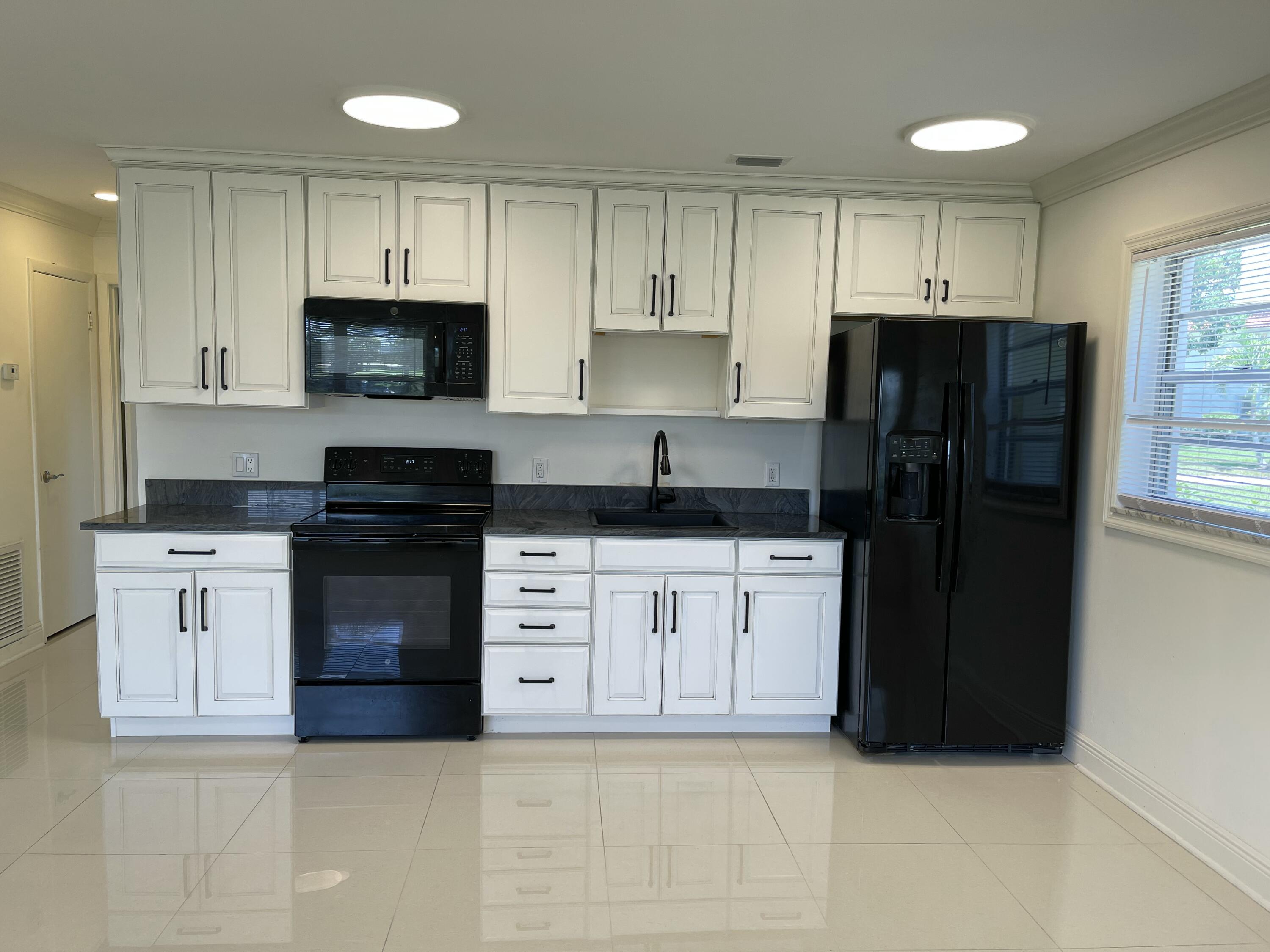 1225 Northwest 21st Street Northwest, Unit 151505 Stuart, FL 34994 - Photo 2 of 44 Kitchen