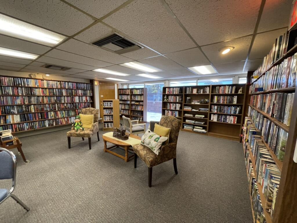 1225 Northwest 21st Street Northwest, Unit 151505 Stuart, FL 34994 - Photo 27 of 44 Library