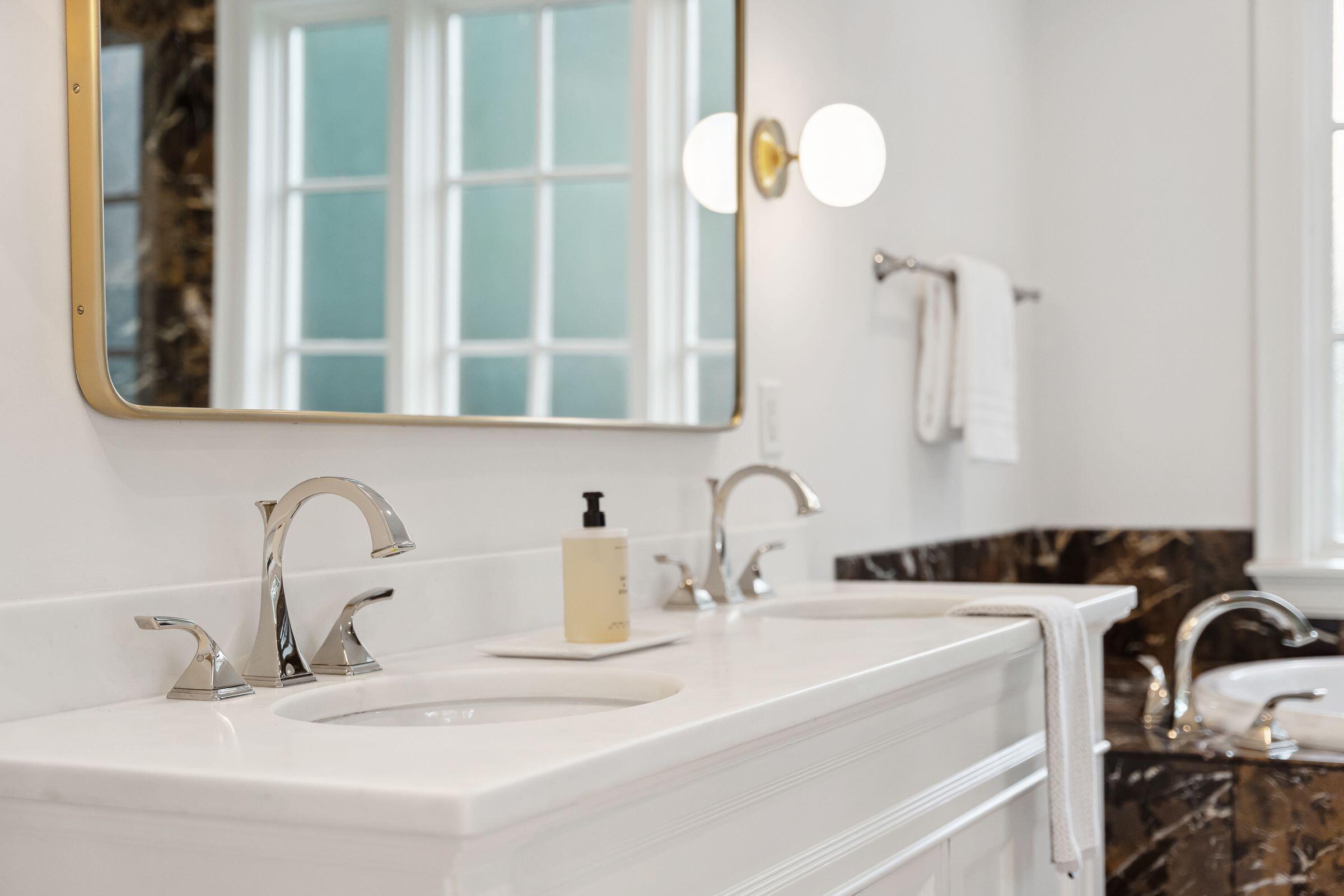 14 Jamestown Road Charleston, SC 29407 - Photo 48 of 86 downstairs primary bath