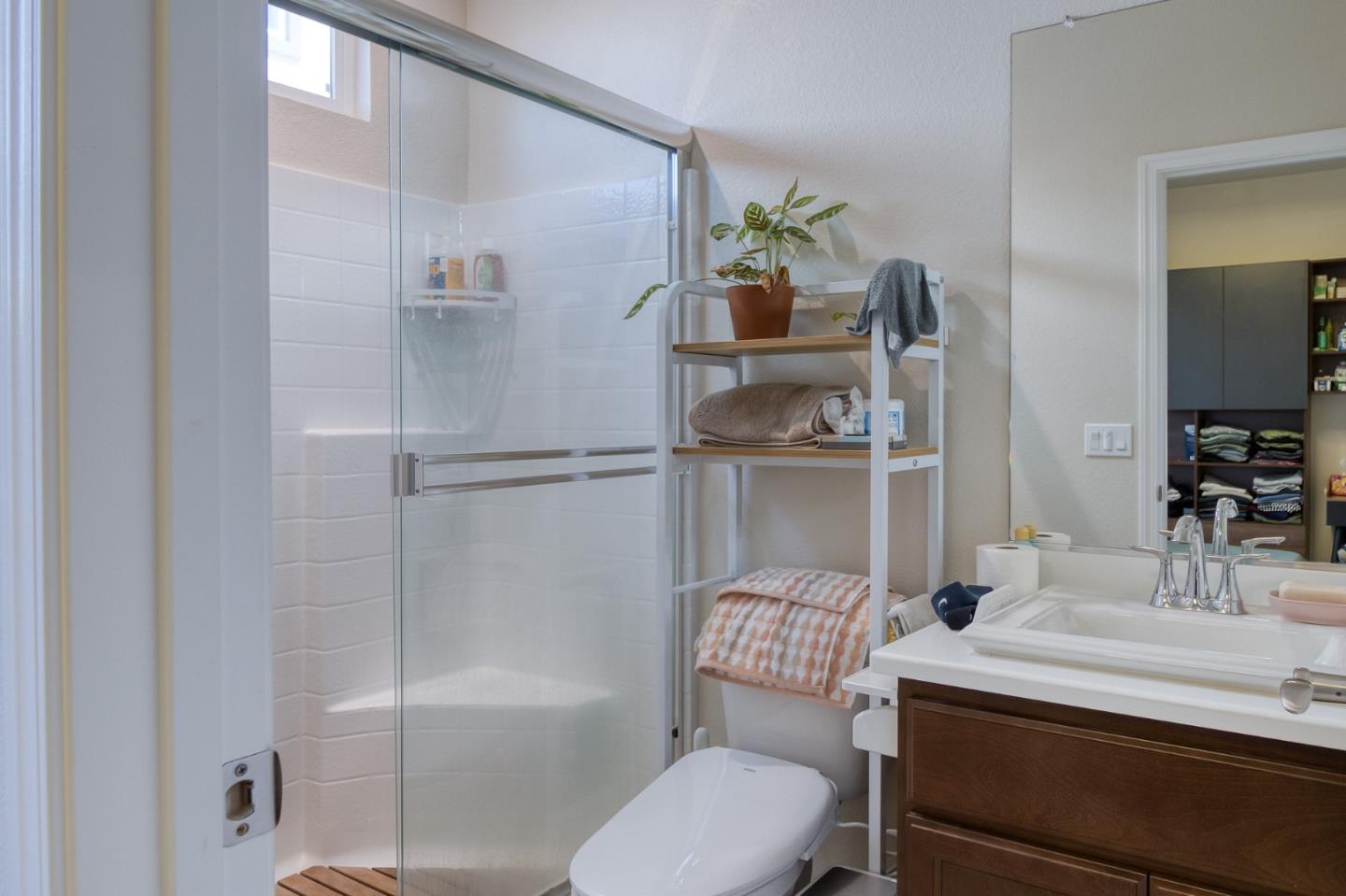 4341 Trailblazer Way Modesto, CA 95356 - Photo 18 of 27 a bathroom with a sink toilet and shower
