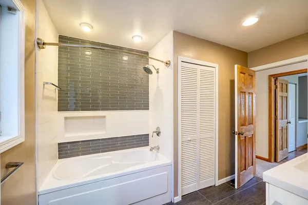 $3,100 | 8106 Dakota Lane, Chanhassen, MN 55317