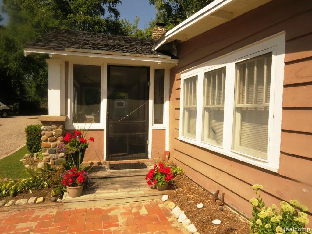 8343 Lakeshore Road Lexington, MI 48450 - Photo 3 of 33 IMG_0527.jpg