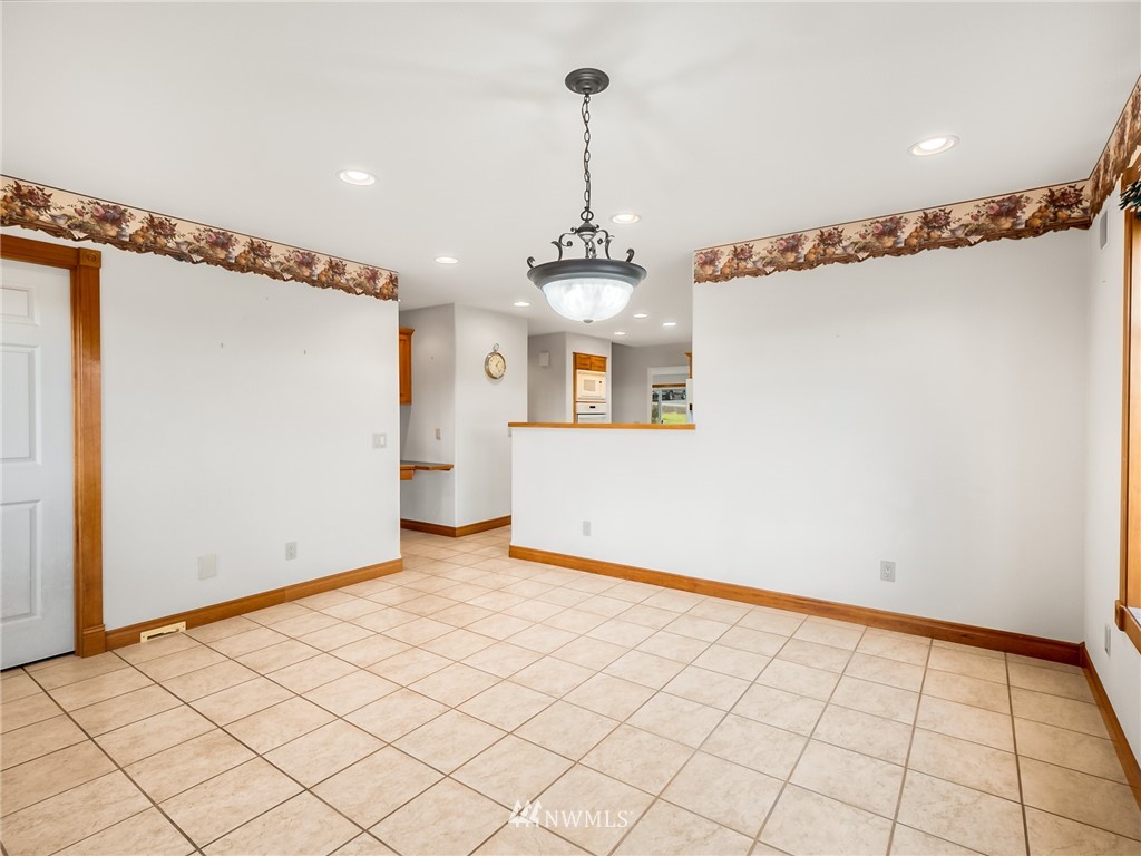 534 Tennessee Road Winlock, WA 98596 - Photo 11 of 40 a view of a room with wooden floor