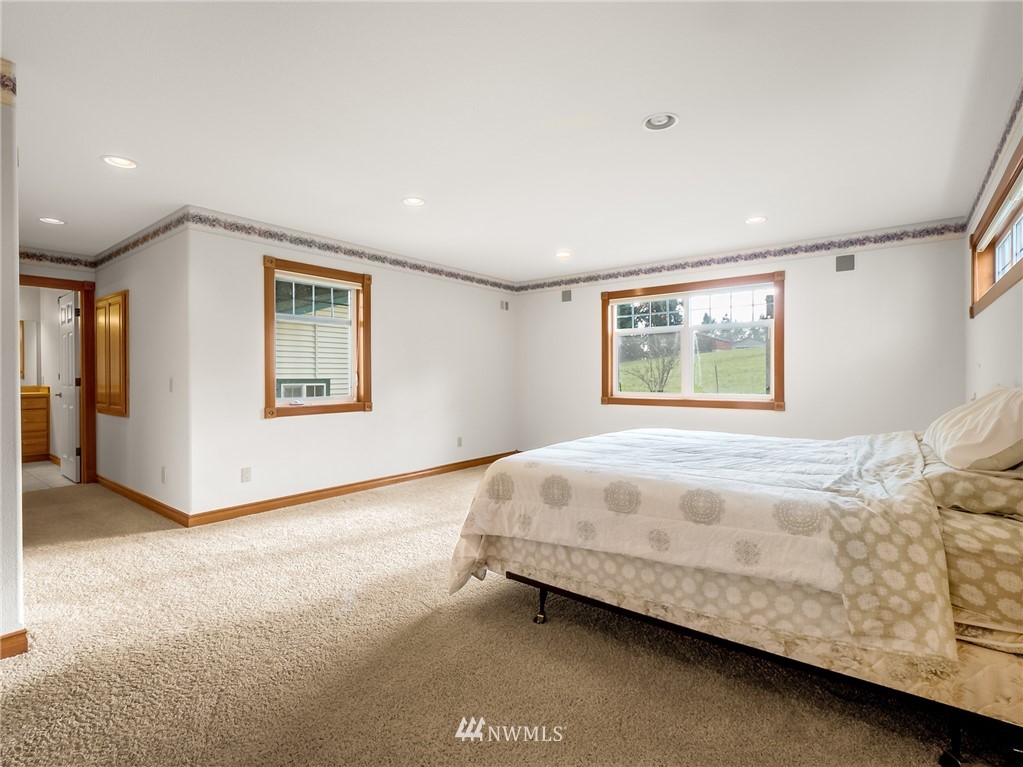 534 Tennessee Road Winlock, WA 98596 - Photo 13 of 40 a bed sitting in a spacious bedroom next to a window