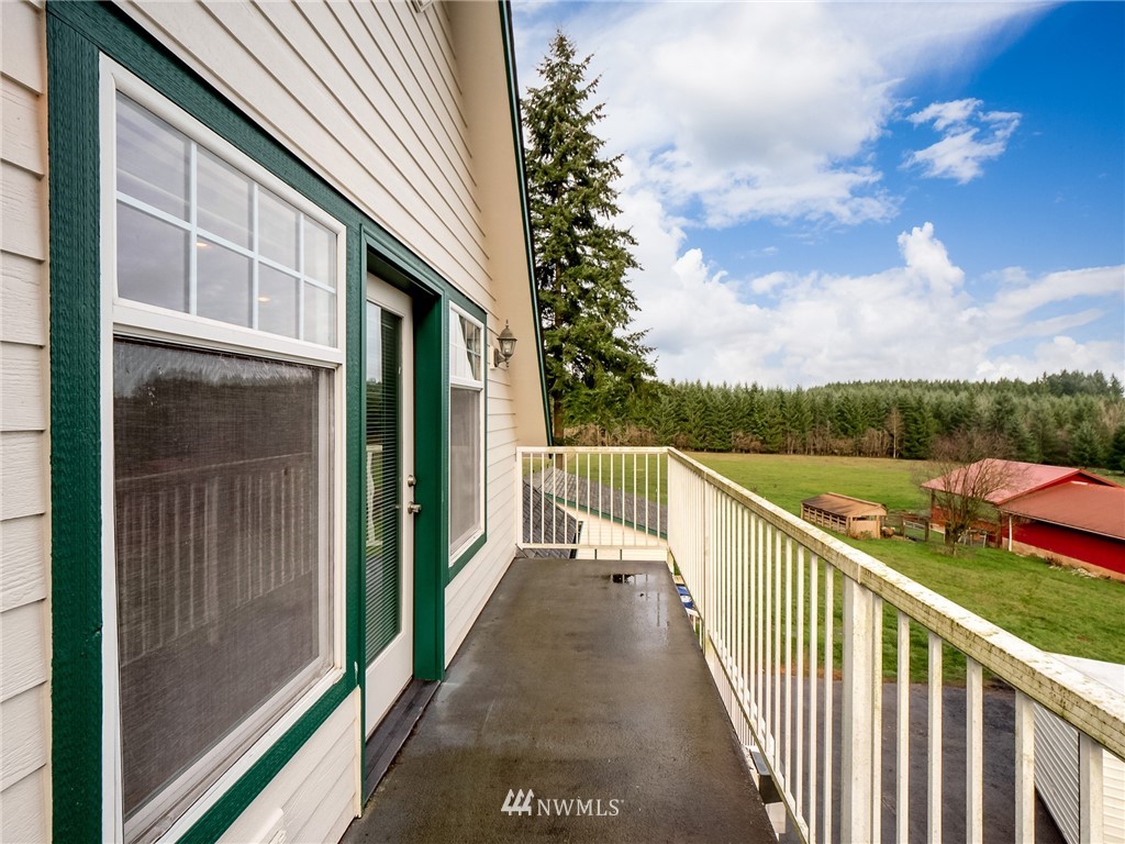 534 Tennessee Road Winlock, WA 98596 - Photo 24 of 40 a view of a balcony with city view