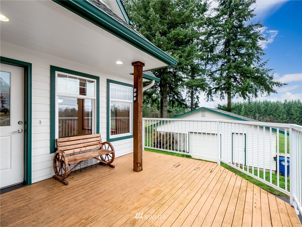 534 Tennessee Road Winlock, WA 98596 - Photo 25 of 40 a view of outdoor space with deck and backyard
