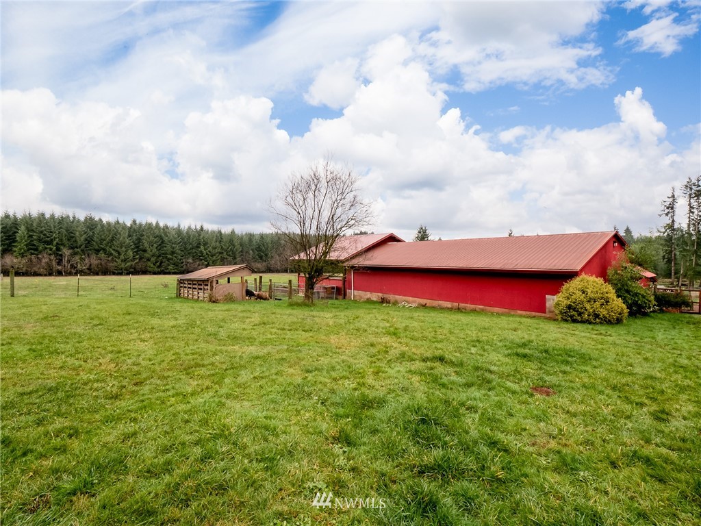 534 Tennessee Road Winlock, WA 98596 - Photo 29 of 40 a view of a yard with a house in the background