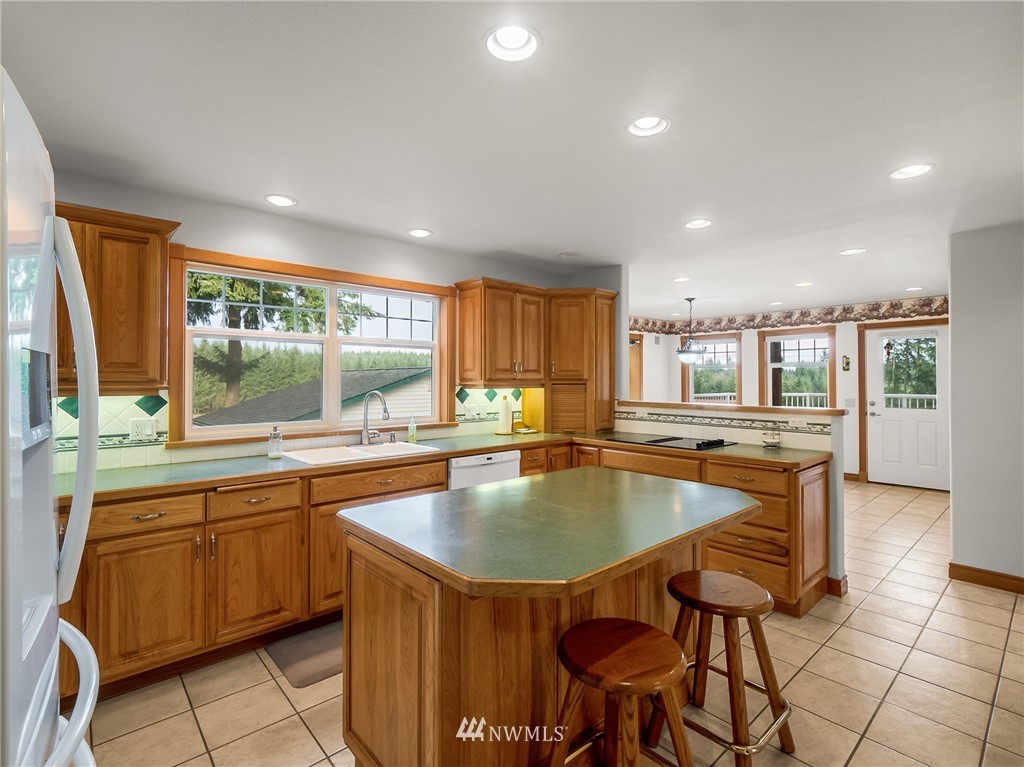 534 Tennessee Road Winlock, WA 98596 - Photo 8 of 40 a dining hall with stainless steel appliances granite countertop a sink and a large window