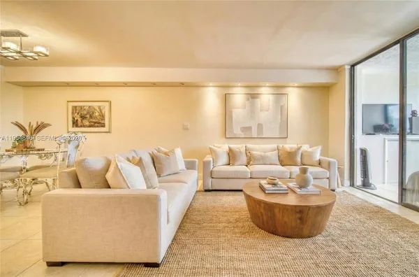 $2,100 | 6937 Bay Drive, Unit 402, Miami Beach, FL 33141