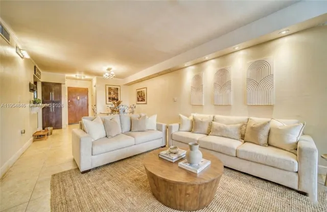 $2,100 | 6937 Bay Drive, Unit 402, Miami Beach, FL 33141