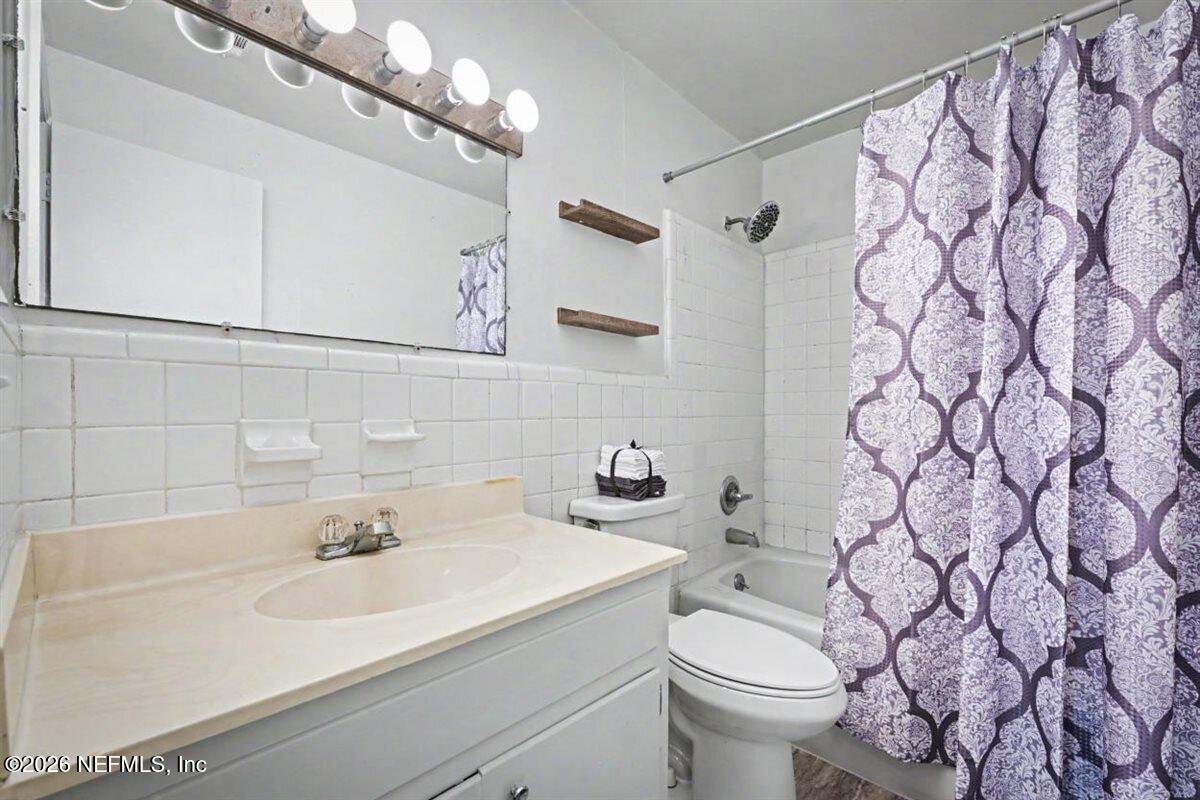 1540 El Prado Road, Unit 4 Jacksonville, FL 32216 - Photo 9 of 14 a bathroom with a sink toilet and shower