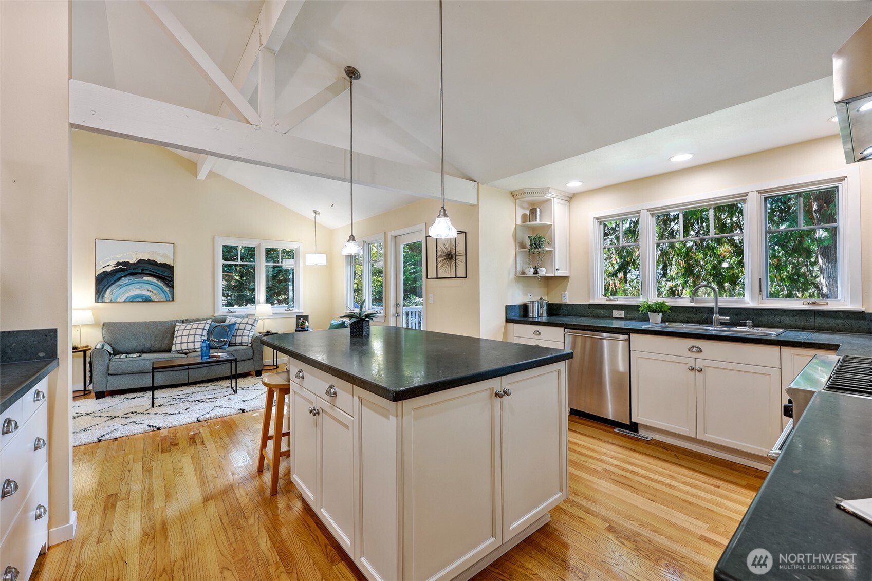 6720 West Mercer Way Mercer Island, WA 98040 - Photo 13 of 40 Gallery Image 13