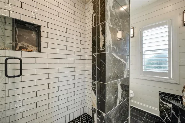 a view of a back yard