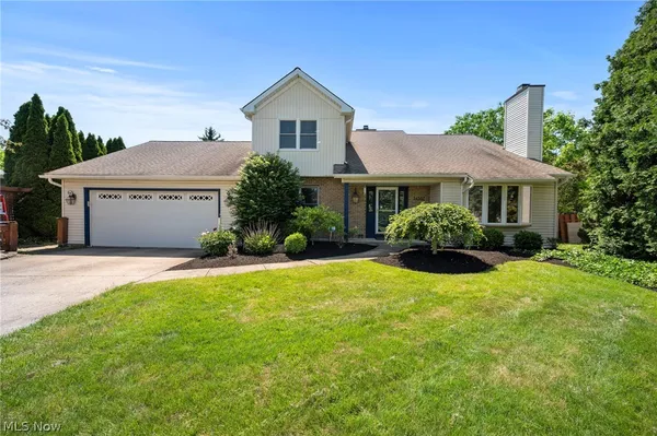 $415,000 | 14367 Crown Point Parkway, Strongsville, OH 44136