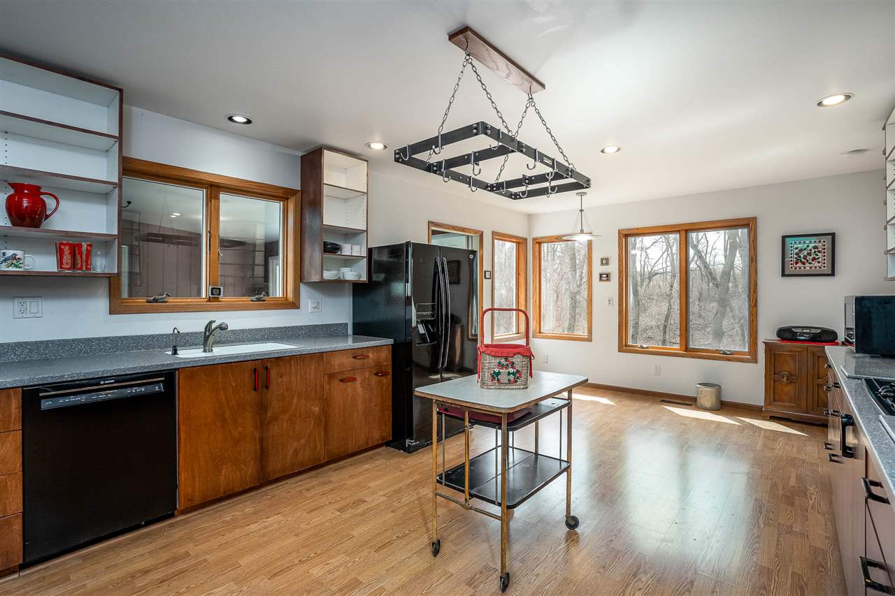 2559 Quincy Road Northeast Solon, IA 52333 - Photo 17 of 32 Gallery Image 17