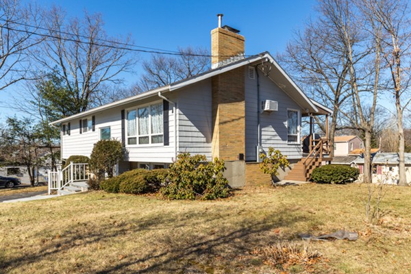 15 Graystone Road Stoneham, MA 02180 - Photo 4 of 30 Gallery Image 4