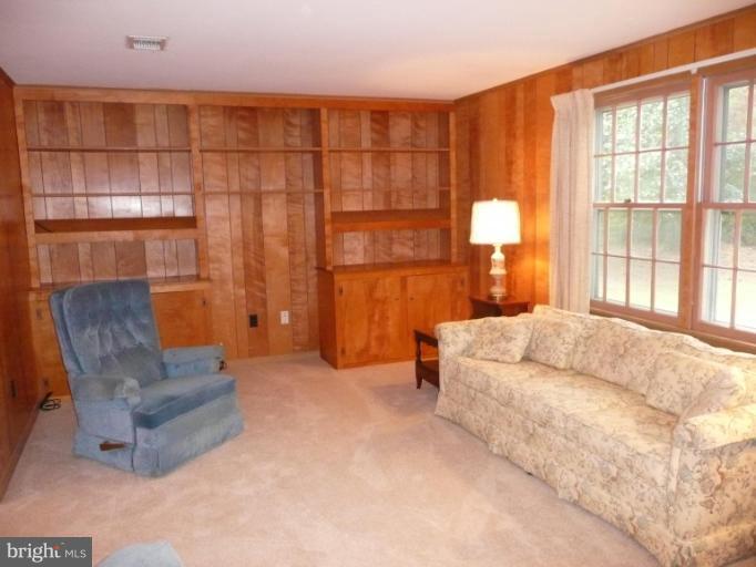 8 Algonquin Road Cambridge, MD 21613 - Photo 12 of 14 Family Room