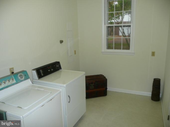 8 Algonquin Road Cambridge, MD 21613 - Photo 3 of 14 Laundry Room