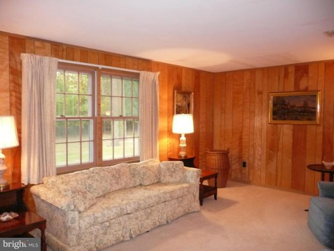 8 Algonquin Road Cambridge, MD 21613 - Photo 5 of 14 Family Room