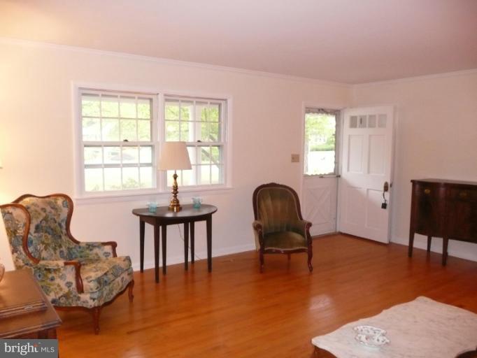 8 Algonquin Road Cambridge, MD 21613 - Photo 9 of 14 Living Room