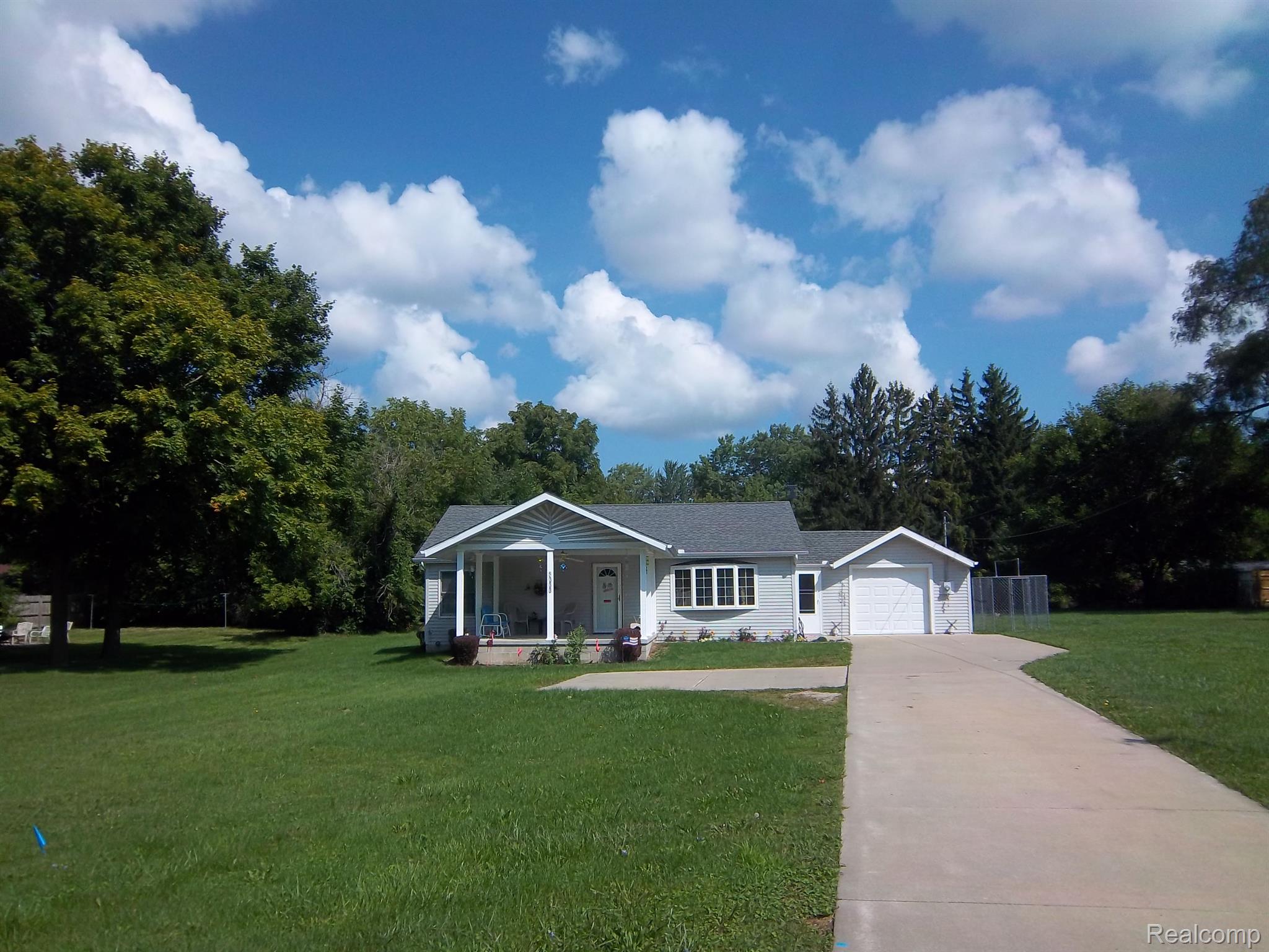5333 Lapeer Road Burton, MI 48509 - Photo 2 of 19 Gallery Image 2