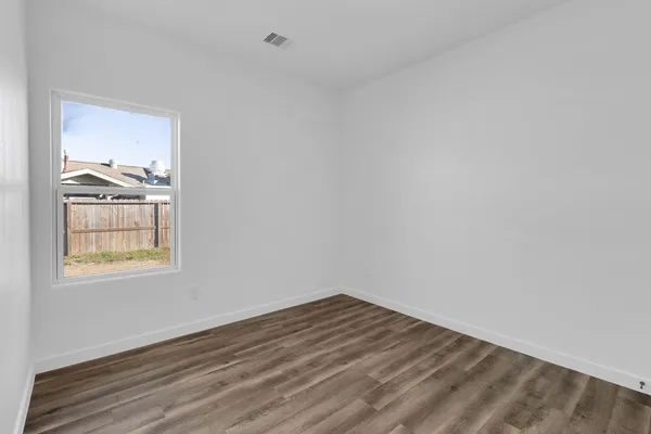 $1,700 | 104 Runnels Street, Willis, TX 77378