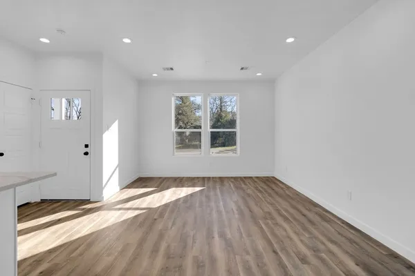 $1,700 | 104 Runnels Street, Willis, TX 77378