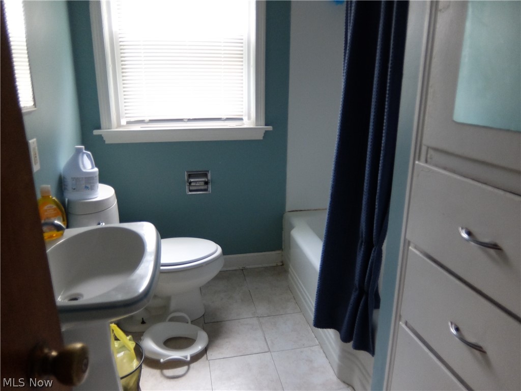 4022 Devon Street Southeast Warren, OH 44484 - Photo 10 of 17 bath