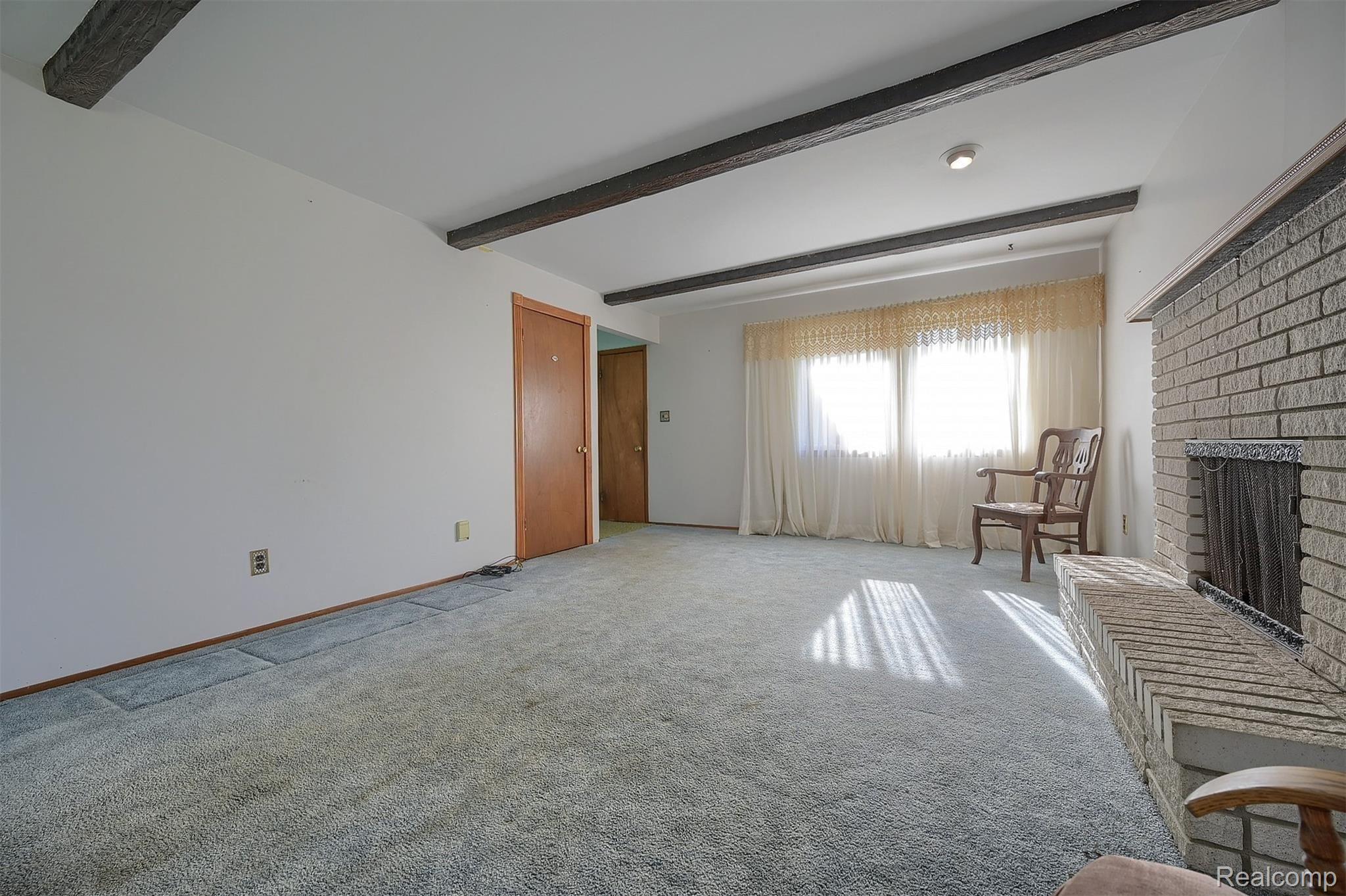 54400 9 Mile Road South Lyon, MI 48178 - Photo 18 of 37 18-Family-Room-3rd-View.jpg