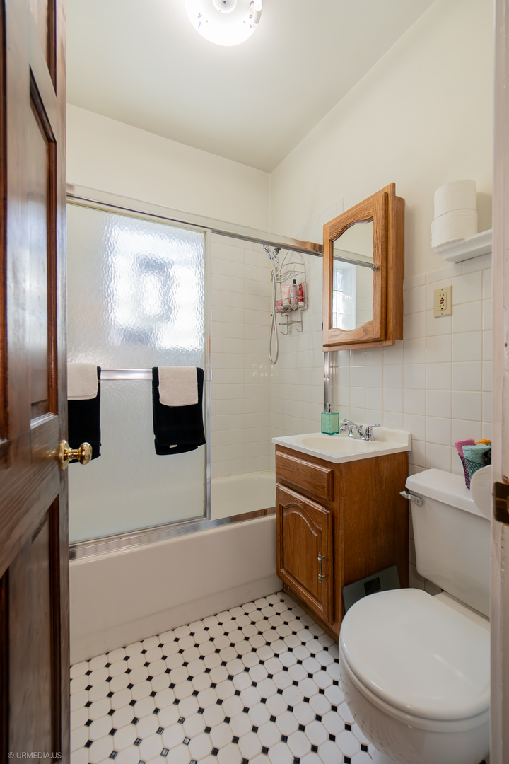 9117 South Racine Avenue Chicago, IL 60620 - Photo 14 of 34 Gallery Image 14