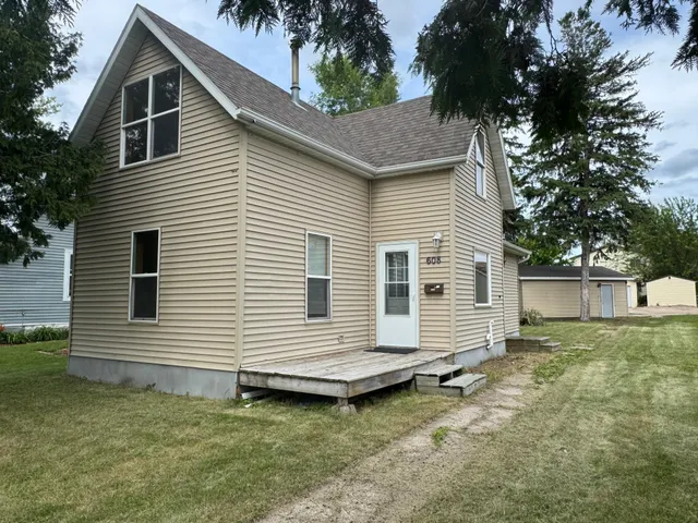 $105,000 | 608 Duluth Avenue North, Thief River Falls, MN 56701
