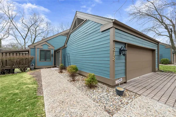 $489,900 | 318 Lakeside Drive, Liberty, MO 64068