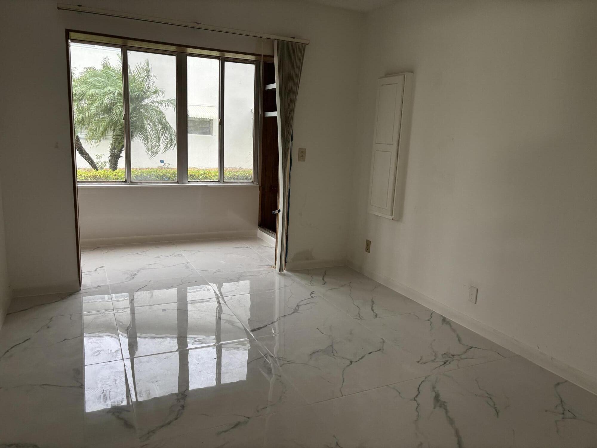 204 Salisbury I, Unit 204 West Palm Beach, FL 33417 - Photo 3 of 14 an empty room with windows