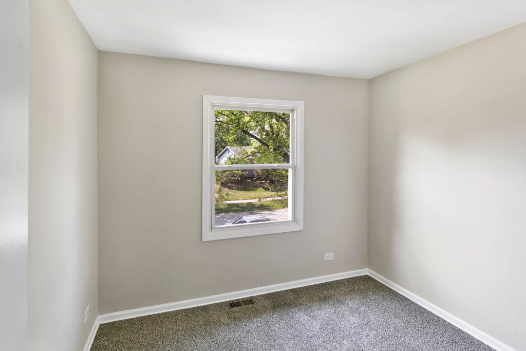 5644 Crestwood Road Matteson, IL 60443 - Photo 11 of 20 an empty room with a window