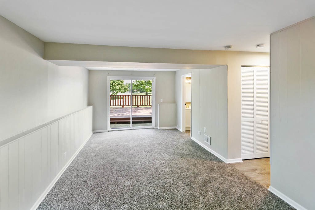 5644 Crestwood Road Matteson, IL 60443 - Photo 13 of 20 an empty room with windows