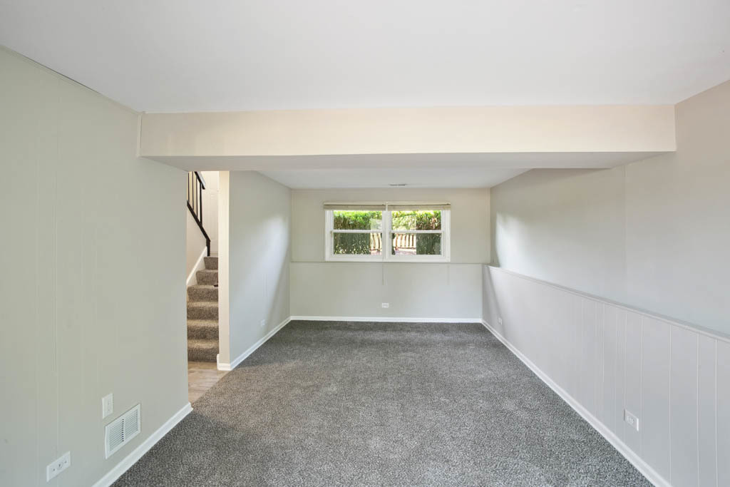 5644 Crestwood Road Matteson, IL 60443 - Photo 14 of 20 an empty room with windows