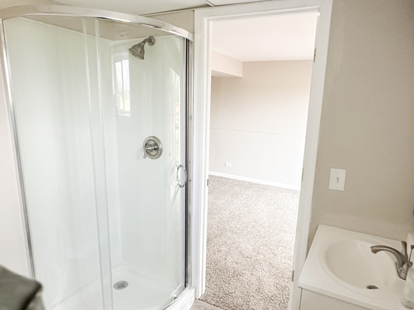 5644 Crestwood Road Matteson, IL 60443 - Photo 17 of 20 a bathroom with a shower and a sink