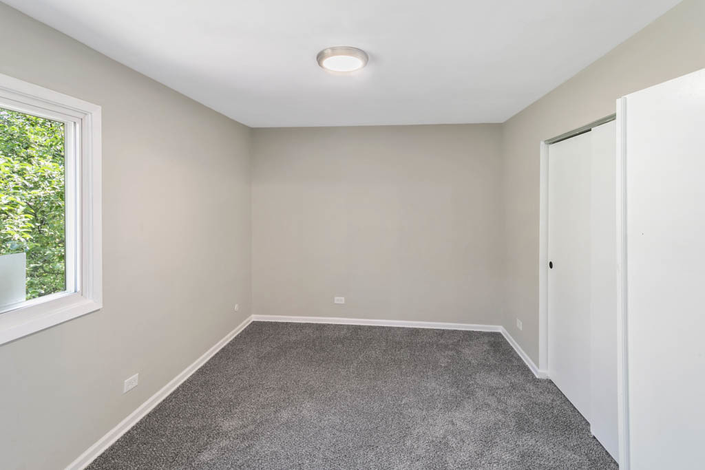 5644 Crestwood Road Matteson, IL 60443 - Photo 7 of 20 an empty room with a window