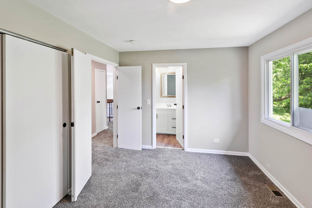 5644 Crestwood Road Matteson, IL 60443 - Photo 8 of 20 a view of an empty room with a window