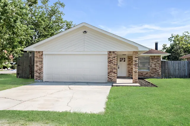 a view of a house with backyard and porch