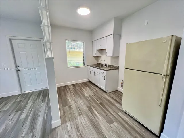 $1,700 | 962 Northwest 6 Street, Unit 2, Miami, FL 33136